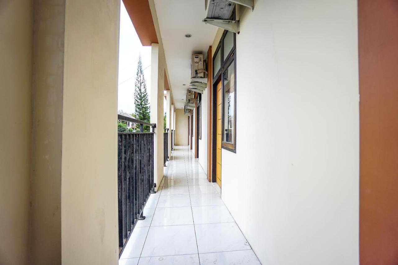 Oyo 1693 Edward Residence Malalayang Manado Exterior photo