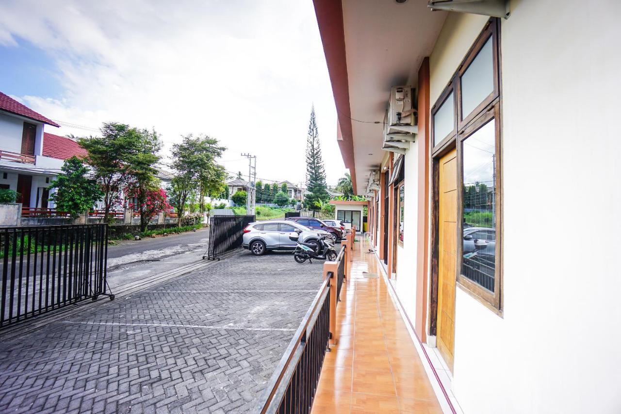 Oyo 1693 Edward Residence Malalayang Manado Exterior photo